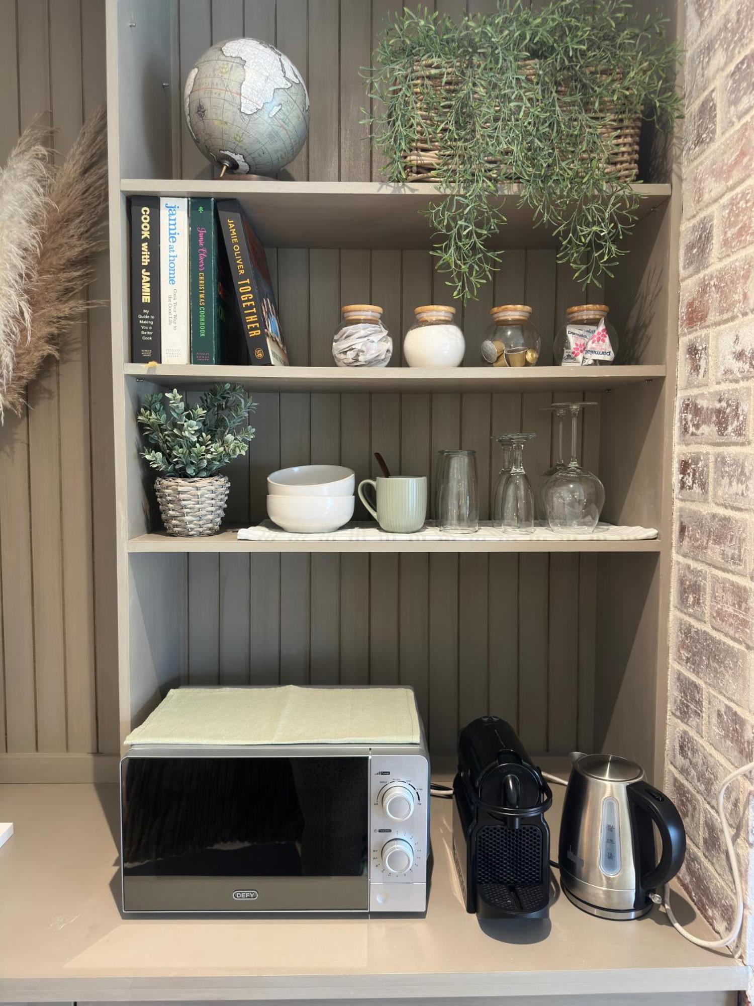 Camellia Cottage: Bay